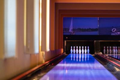 Bowlingbahn im Hotel Azur Premium in Siofok in Ungarn - ✔️ Azúr Prémium Hotel***** Siófok - neues Wellnesshotel mit Ausblick auf den Plattensee