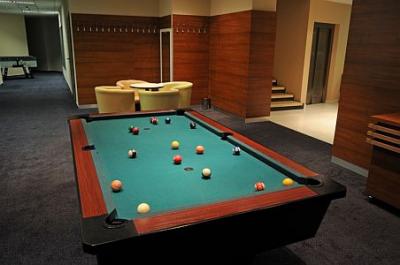 Billiardzimmer von CE Plaza Hotel in Siófok für Freizeit angenehm zu verbringen - ✔️ Ce Plaza**** Siófok Balaton - Plattensee - billiges CE Plaza Hotel 