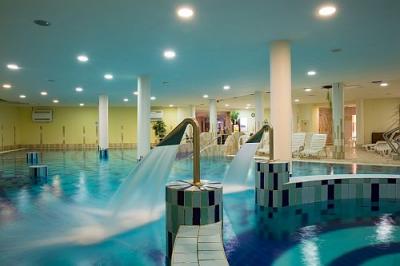 Wellness-Schwimmbad von CE Plaza für romantisches Wellness-Wochenende - ✔️Ce Plaza Siófok, Balaton ✔️ billiges CE Plaza Hotel 