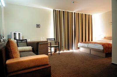 Hotel Plaza online Reservierung mit Bilder und Beschreibung - ✔️Ce Plaza Siófok, Balaton ✔️ billiges CE Plaza Hotel 