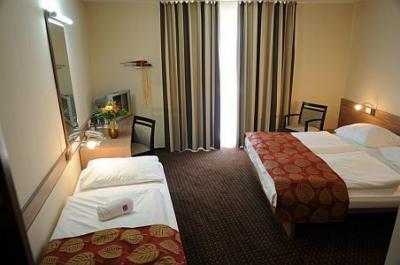 Freies Dreibettzimmer in Siófok in CE Plaza Hotel am Plattensee - ✔️Ce Plaza Siófok, Balaton ✔️ billiges CE Plaza Hotel 