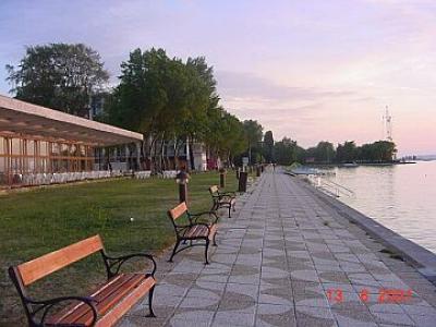 Siofok Hotel Hungaria liegt direkt am Ufer des Balatons  - ✔️ Hungária Hotel Siófok ✔️ Ermäßigtes Hotel am Plattensee