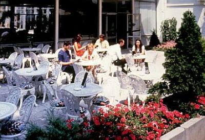 Grillterrasse mit Panorama - Siofok Hotel Hungaria - Plattensee - ✔️ Hungária Hotel Siófok ✔️ Ermäßigtes Hotel am Plattensee
