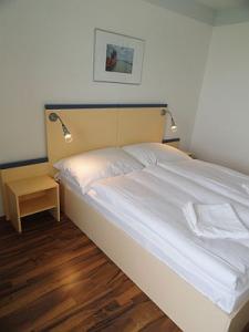 Elegantes 3-Sterne-Hotel am Balatonufer zu günstigen Preisen - angenehmes Zweibettzimmer im Hotel - Hotel Lido Siofok - See Balaton, Ungarn