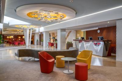 Spa Hotel in Heviz - Lobby des Thermalhotels Aqua in der Nähe des berühmten Thermalsees in Heviz - ✔️ ENSANA Thermenhotel Aqua Héviz**** ✔️ Kurhotel Aqua Héviz