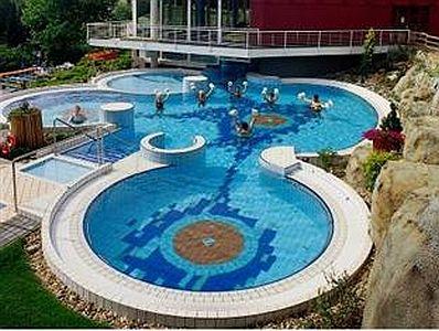 Erlebnisbad im Hotel Danubius Health Spa Resort Aqua in Heviz - ✔️ ENSANA Thermenhotel Aqua Héviz**** ✔️ Kurhotel Aqua Héviz