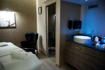 Heilmassage im Danubius Health Spa Resort Heviz am Hevizer See - ✔️ ENSANA Thermal Hotel**** Hévíz ✔️ Thermenhotel Hévíz