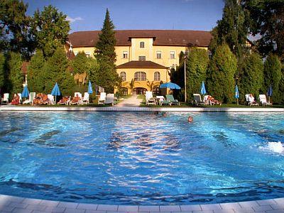 Kinderfreundliches Hotel in Heviz mit Freien- und Innenbecken für größere Familie in Hotel Helios - Hunguest Hotel Helios*** Heviz - Wellness Hotel in Heviz