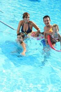 Ausseres Schwimmbecken im Hotel Annabella - ✔️ Hotel Annabella Balatonfüred*** ✔️ Hotel am Plattensee