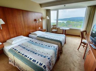 Discount Hotelzimmer am Plattensee mit Halbpension - Hotel Bál Resort Balatonalmádi ✔️ Wellnesshotel am Plattensee