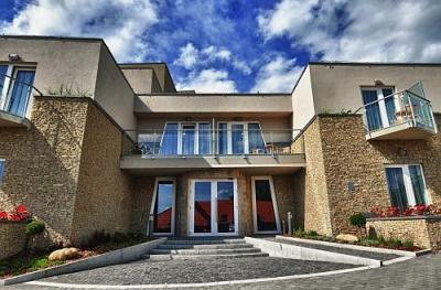Besuchen Sie Hotel Zenit am Plattensee in Vonyarcvashegy - ✔️ Hotel Zenit Balaton Vonyarcvashegy ✔️ Wellnesshotel Zenit