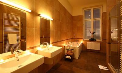 Elegantes Badezimmer des Luxhotels Balatonfüred Hotel Ipoly Residence  - Ipoly Residence Hotel Balatonfured - luxuriöses Appartement-Hotel mit Wellness-Dienstleistungen am Plattensee