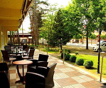Siófok Nostra Hotel mit Terasse der Kaffeeterie - ✔️ Hotel Nostra Siófok*** ✔️ Günstige Hotel in Siofok