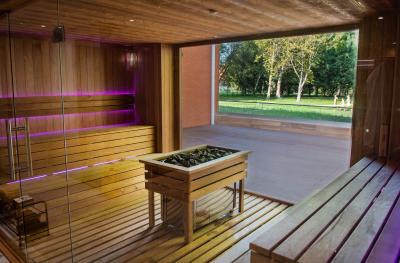 4* Hotel Azur Siofok Wellnessbehandlungen mit Halbpension - ✔️ Hotel Azur Siofok**** ✔️ Wellnesshotel Azúr in Siófok