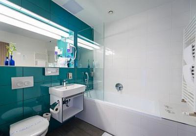 Elegantes Badezimmer im Yacht Hotel in Siofok am Plattensee - ✔️ Yacht Wellness Hotel**** Siófok ✔️ Wellnesshotel Yacht